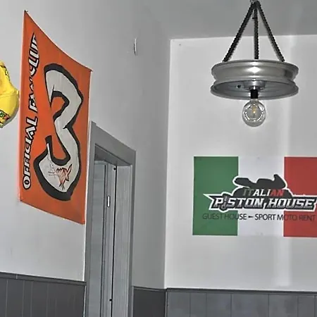 Italian Piston House Sport Moto Rent Отель типа 