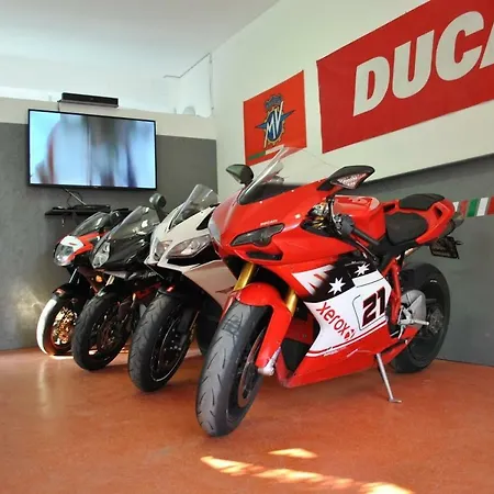 Bed & Breakfast Italian Piston House Sport Moto Rent