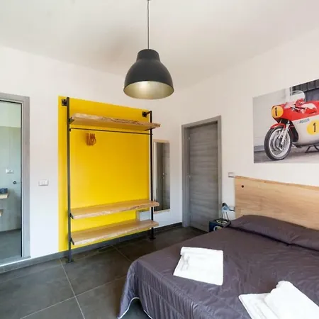 Bed & Breakfast Italian Piston House Sport Moto Rent