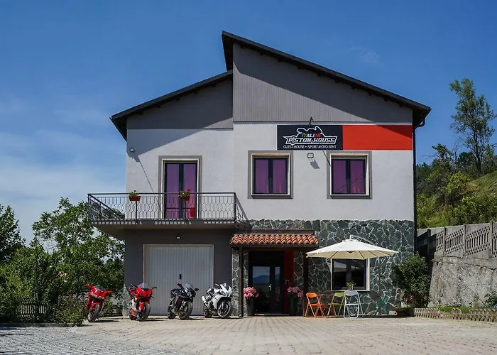 Couette-café Italian Piston House Sport Moto Rent