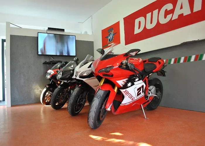 Italian Piston House Sport Moto Rent 3*