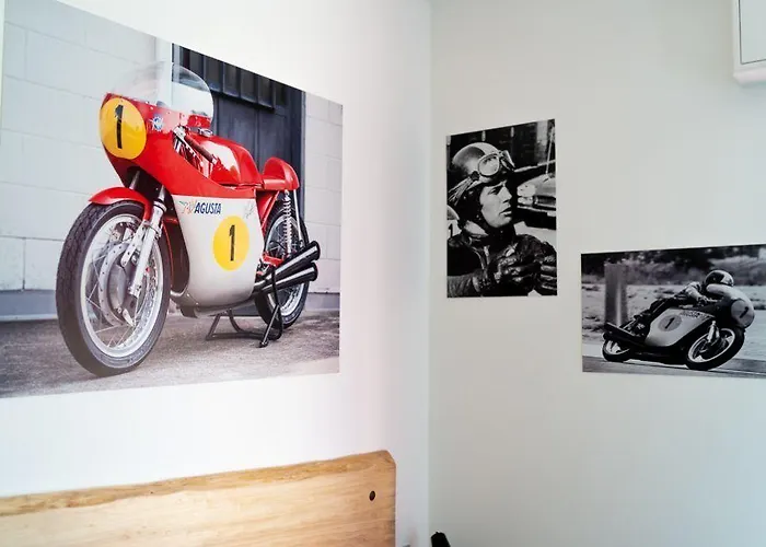 Italian Piston House Sport Moto Rent 3*