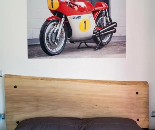 Italian Piston House Sport Moto Rent B&B 밀레시모