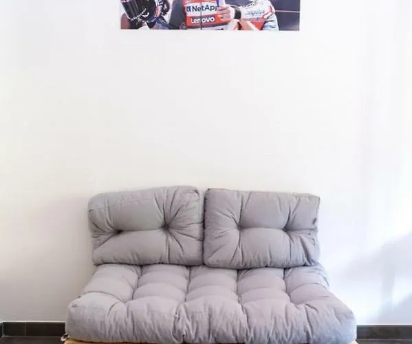 Italian Piston House Sport Moto Rent B&B 밀레시모