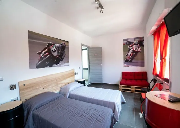Italian Piston House Sport Moto Rent B&B 밀레시모