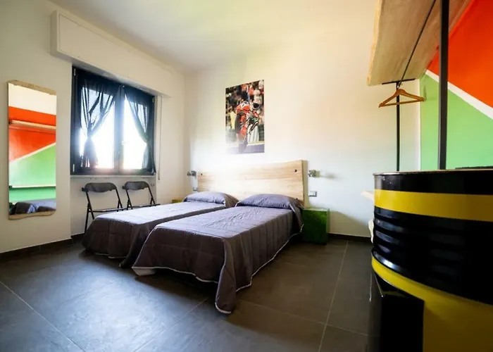 Couette-café Italian Piston House Sport Moto Rent