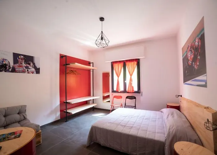 Couette-café Italian Piston House Sport Moto Rent 3*